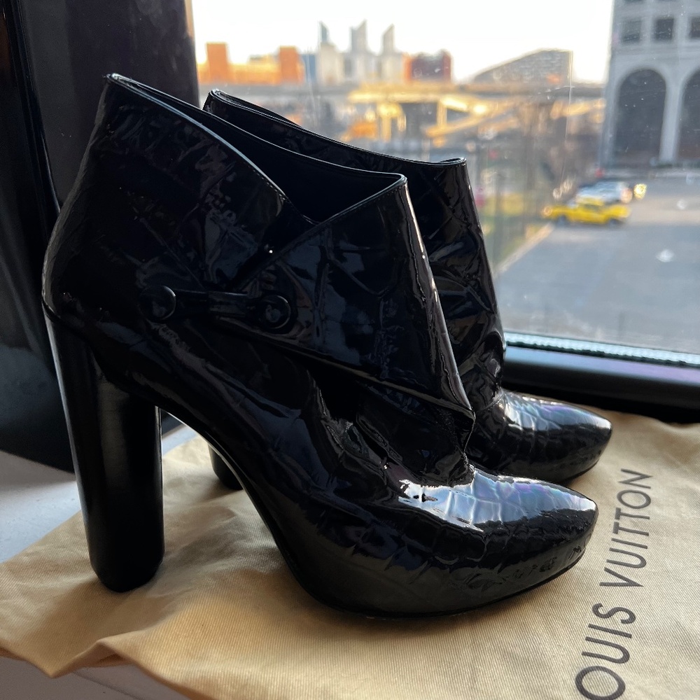 Louis Vuitton Patent Croc Embossed Delft Cornelia Ankle Boots Size 37.5 - Picture 2 of 8